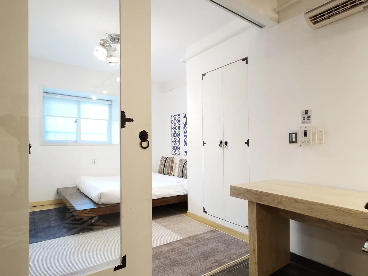 Three-bedroom apartment in Jongno room 2